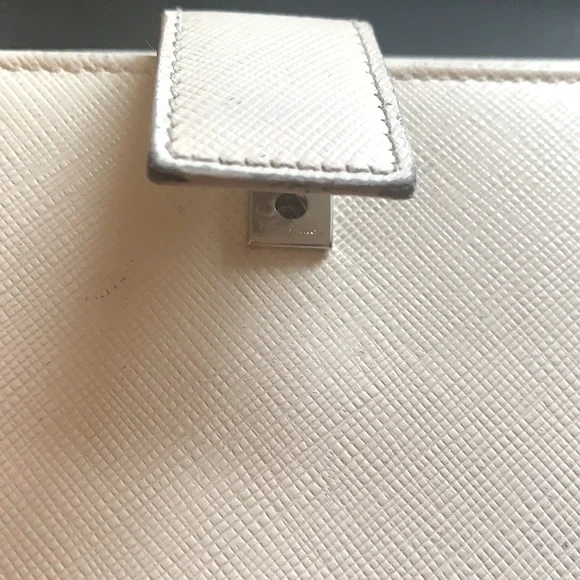 Salvatore Ferragamo Cream Leather Small Wallet with Silver Hardware - Picture 5 of 8